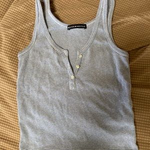Brandy Melville Tabk top